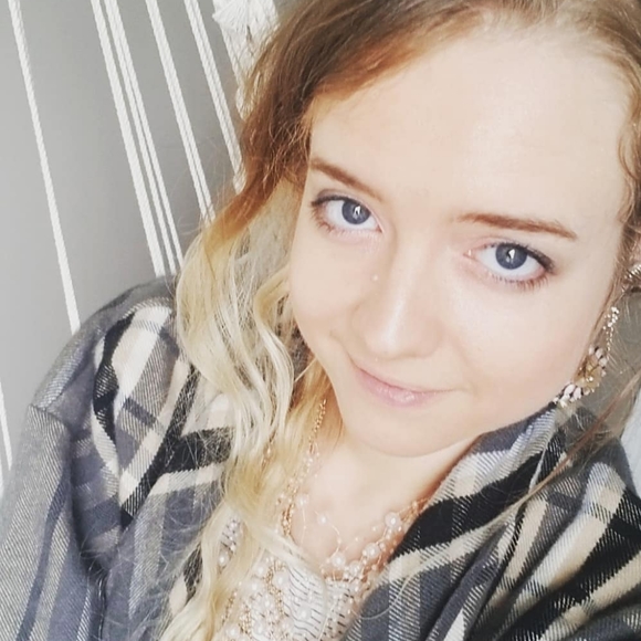 Meet your Posher, Hannah - Picture 3 of 6